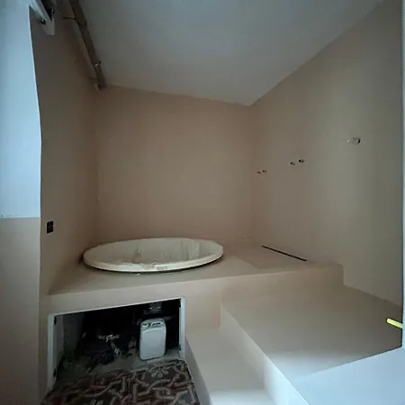 Suite44 - Charming In A Historic Building Set On A Fascinating Staircase With Conserved Frescoes, Original Floors And Private Jacuzzi ラ・スペツィア