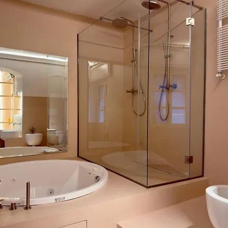 Appartement Iconic Cernaia Stairway Location - Cernaiabella Elegant Charming Suite With Jacuzzi La Spezia