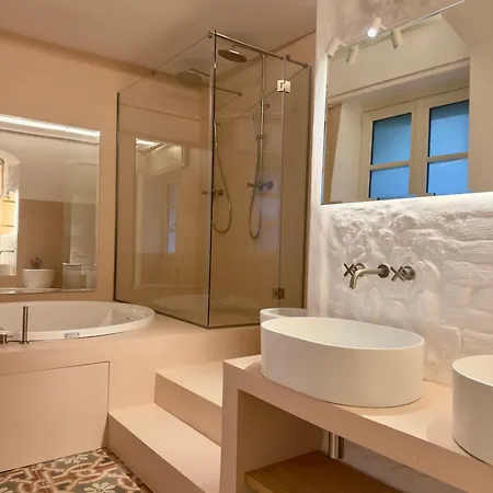 Appartement Iconic Cernaia Stairway Location - Cernaiabella Elegant Charming Suite With Jacuzzi