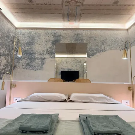 Iconic Cernaia Stairway Location - Cernaiabella Elegant Charming Suite With Jacuzzi Appartement *