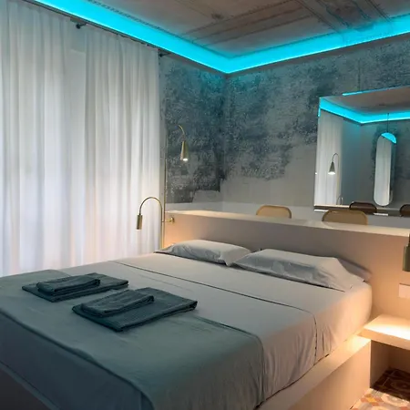شقة Iconic Cernaia Stairway Location - Cernaiabella Elegant Charming Suite With Jacuzzi