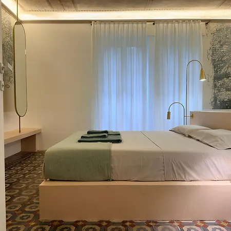 Iconic Cernaia Stairway Location - Cernaiabella Elegant Charming Suite With Jacuzzi *