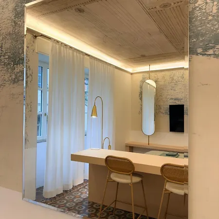 Iconic Cernaia Stairway Location - Cernaiabella Elegant Charming Suite With Jacuzzi
