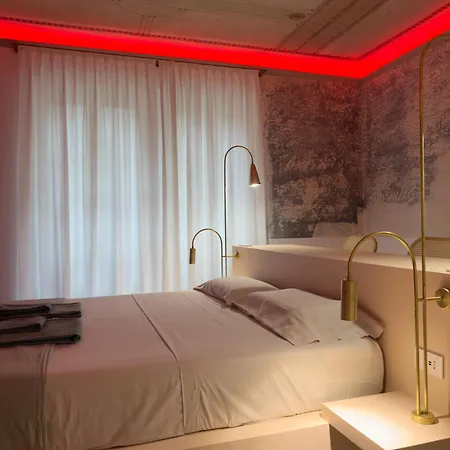 Iconic Cernaia Stairway Location - Cernaiabella Elegant Charming Suite With Jacuzzi * La Spezia