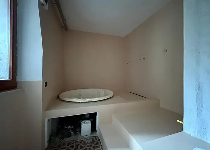 Suite44 - Charming In A Historic Building Set On A Fascinating Staircase With Conserved Frescoes, Original Floors And Private Jacuzzi ラ・スペツィア